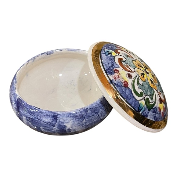 Vintage Ceramic Majolica Covered Curved Box 3” Diameter - Picture 5 of 9